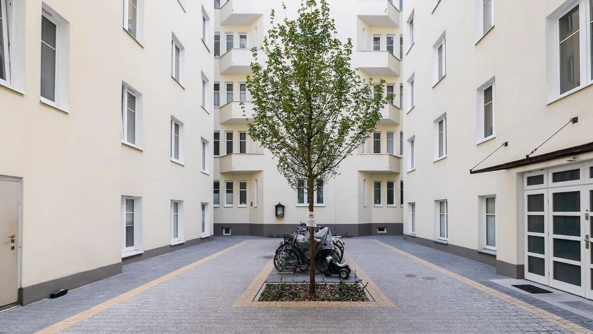Kujawska 3 - Warm & Functional Studio By Noclegi Renters Warsaw Apartment